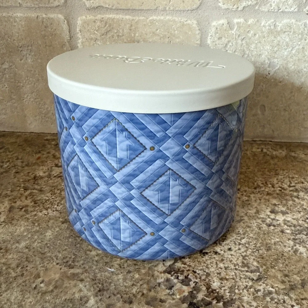 Bath Body Works White Barn Candle Cuddle ‎ Weather 3 WICK 14.5 OZ Rare HTF